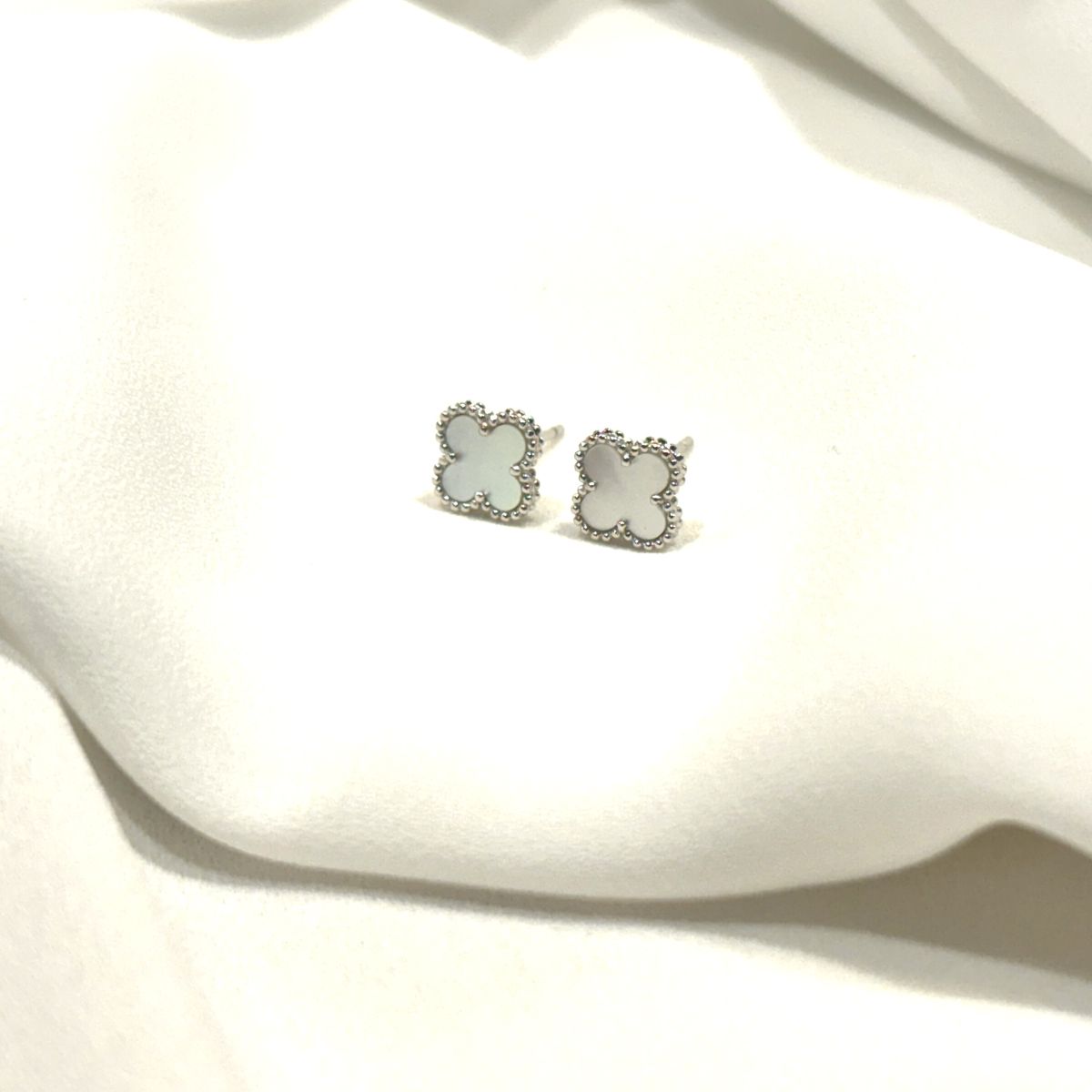 Clover mother of pearls white on sterling silver frame