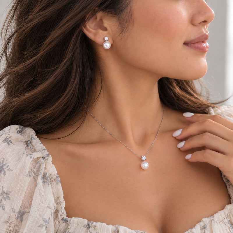 model wearing silver bling pearl set 