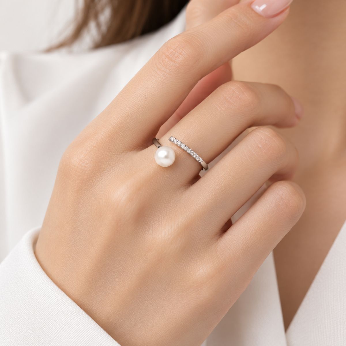 model wearing silver one liner pearl ring