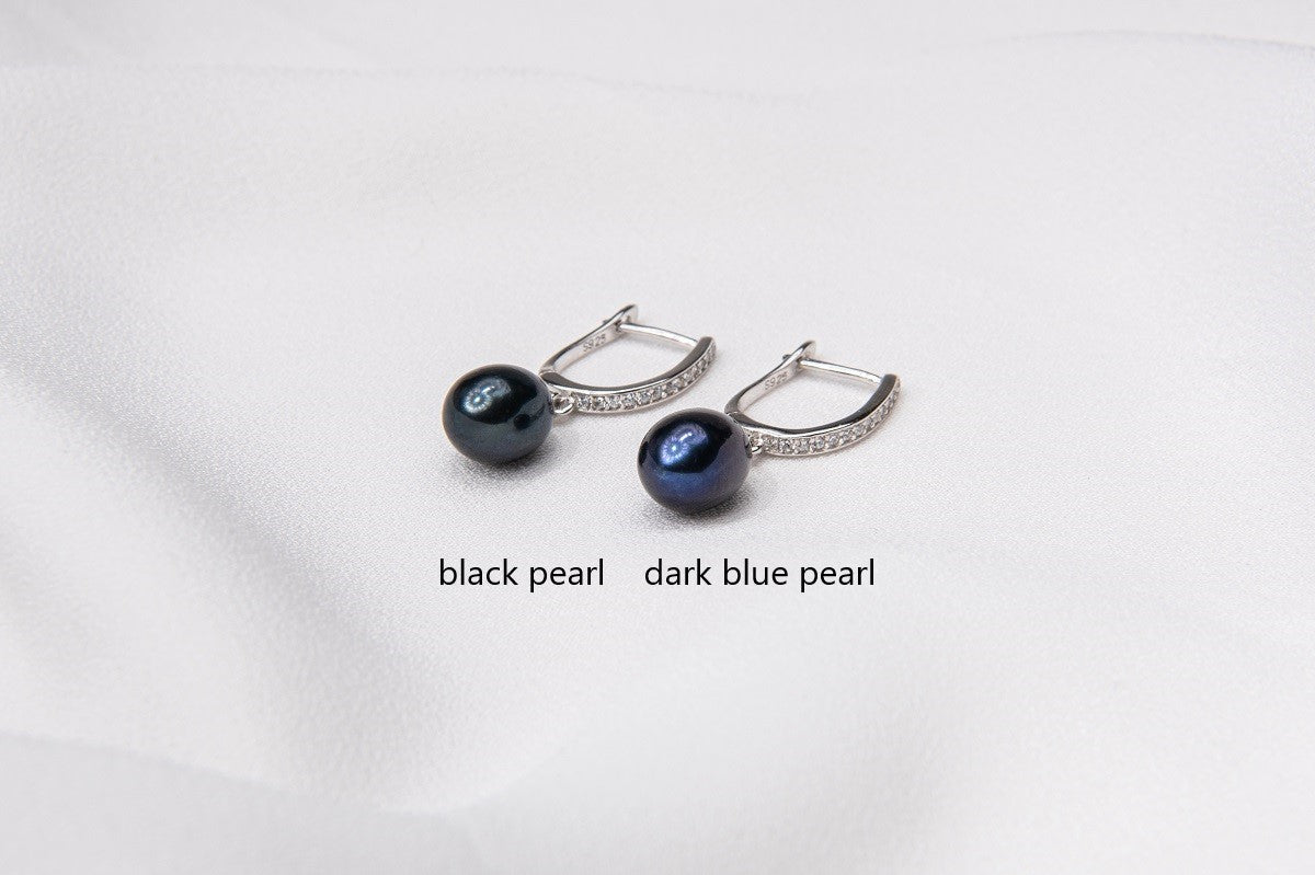 Two pearl earrings featuring silver. One has a black pearl, one has a dark blue pearl. On a white background with labelling for each different color.