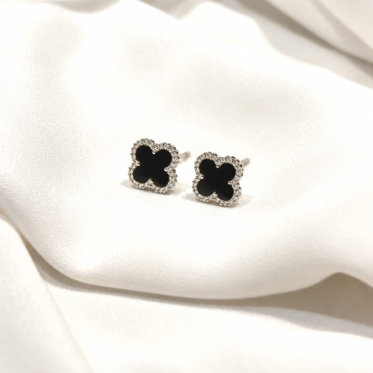 a pair of clover earrings stud, black agate stone on sterling silver