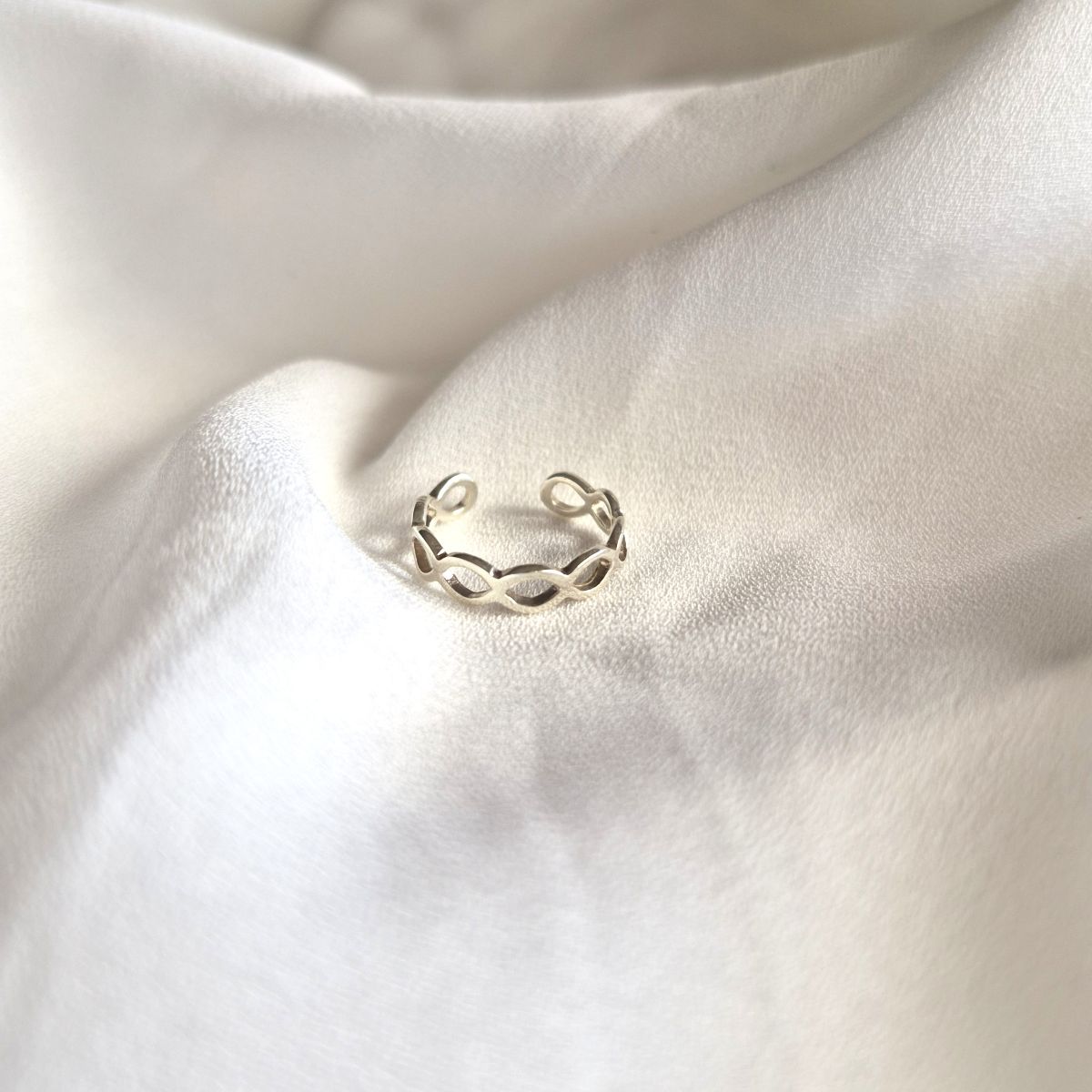 toe ring in sterling silver with braided or twisted design