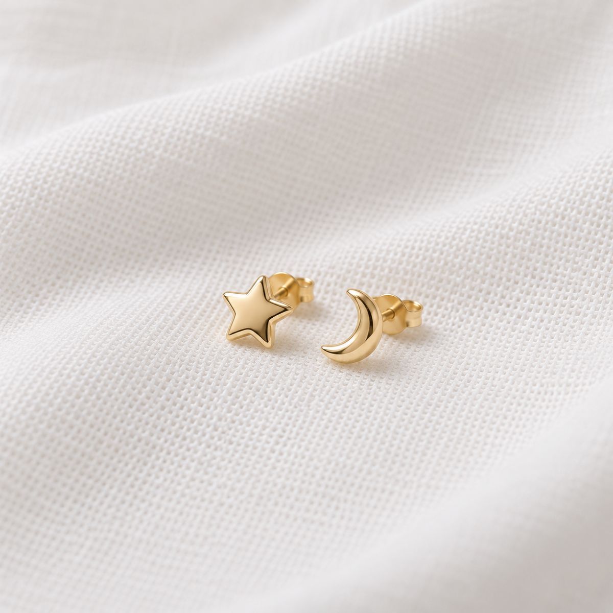 moonlight star stud earrings in gold vermeil