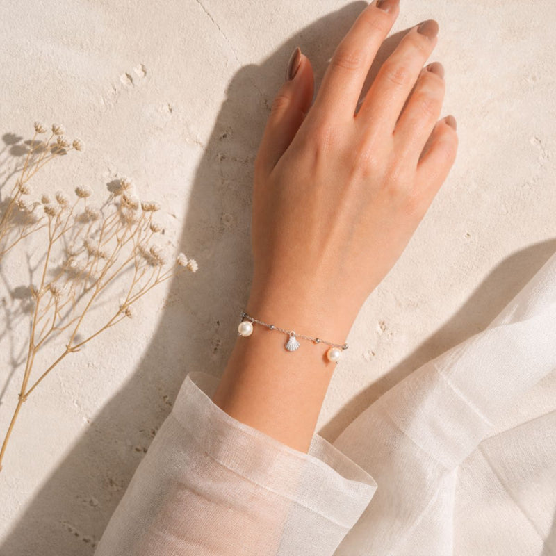 hand model wearing pearl shell bracelet 