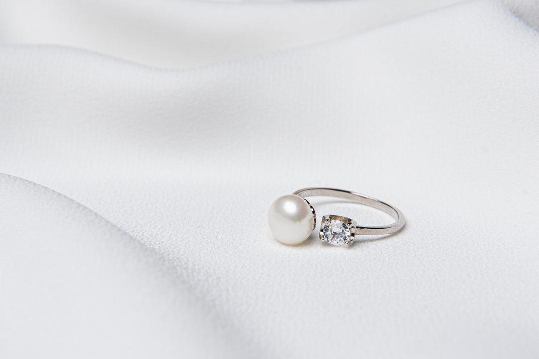 The Bling Pearl Ring