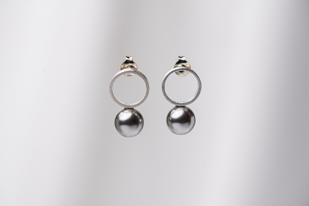 Circle with Pearl Earrings