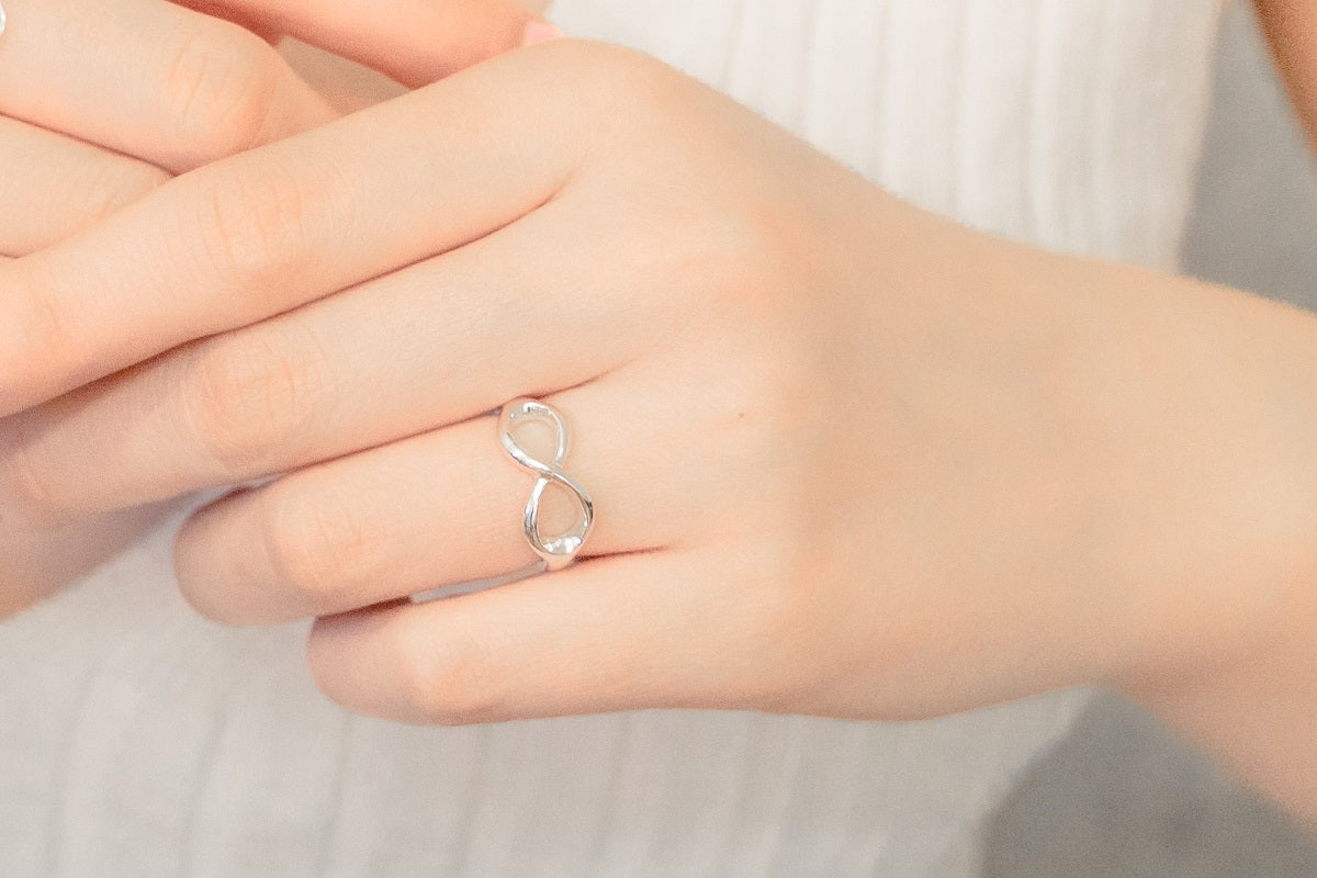 The Lucky Eight Infinity Ring