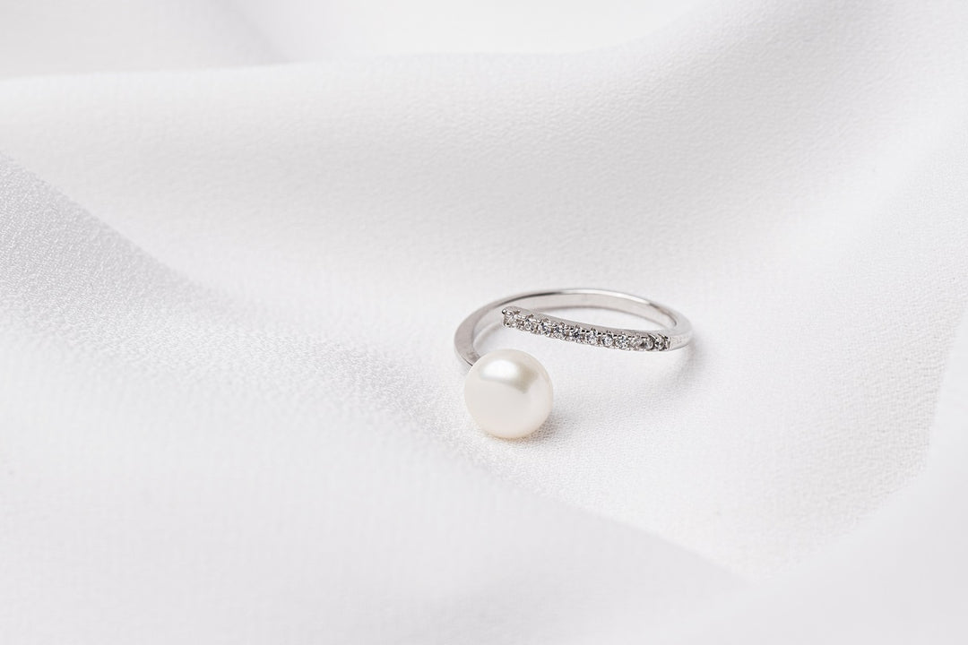 One Line Pearl Ring