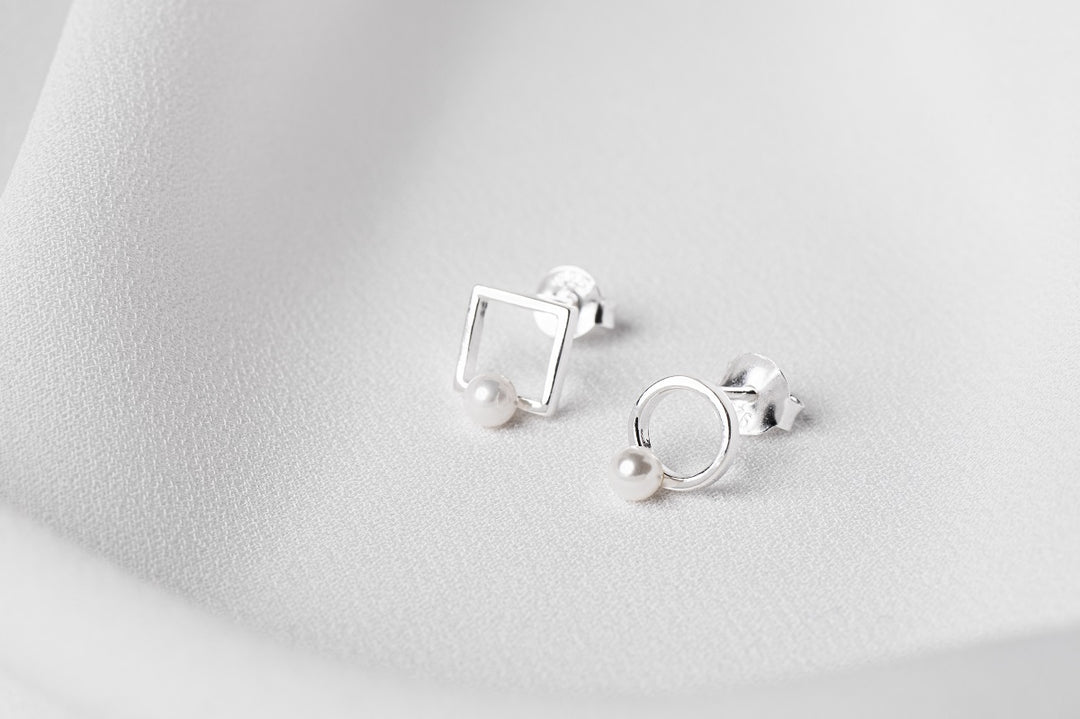 The Pearl Frame Studs