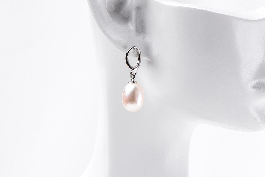 The Oval Egg Pearl Earrings