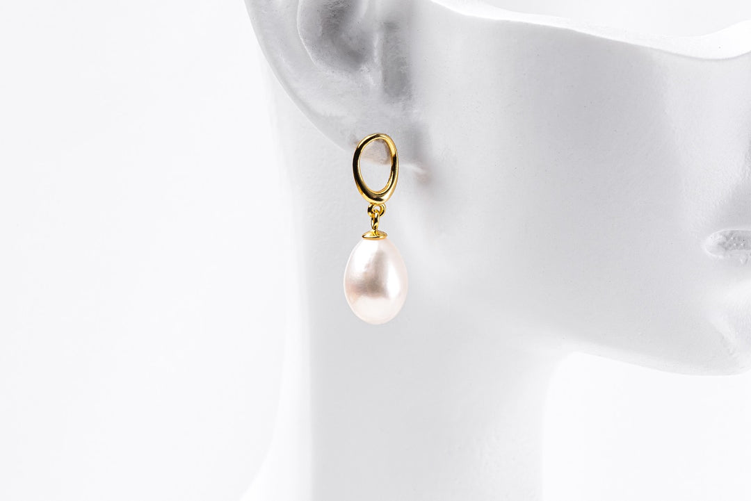 The Oval Egg Pearl Earrings