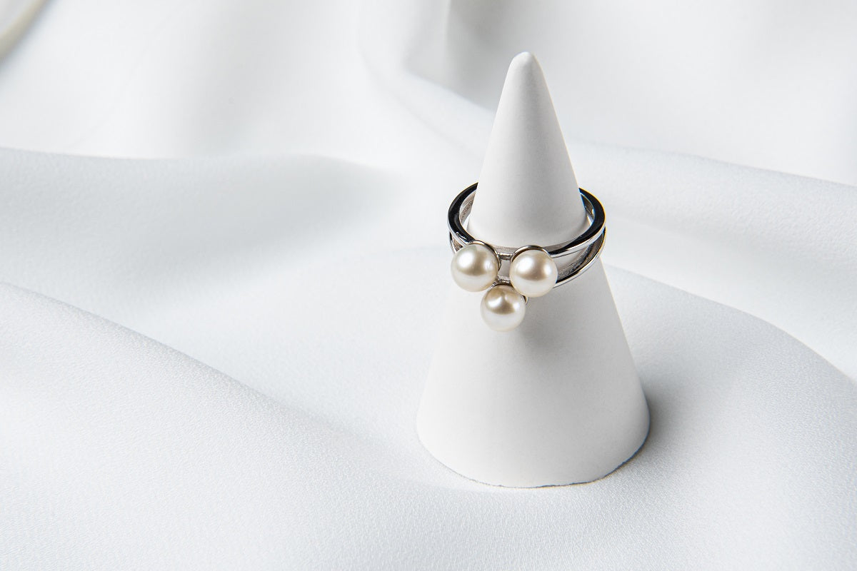 The Pearlian Ring