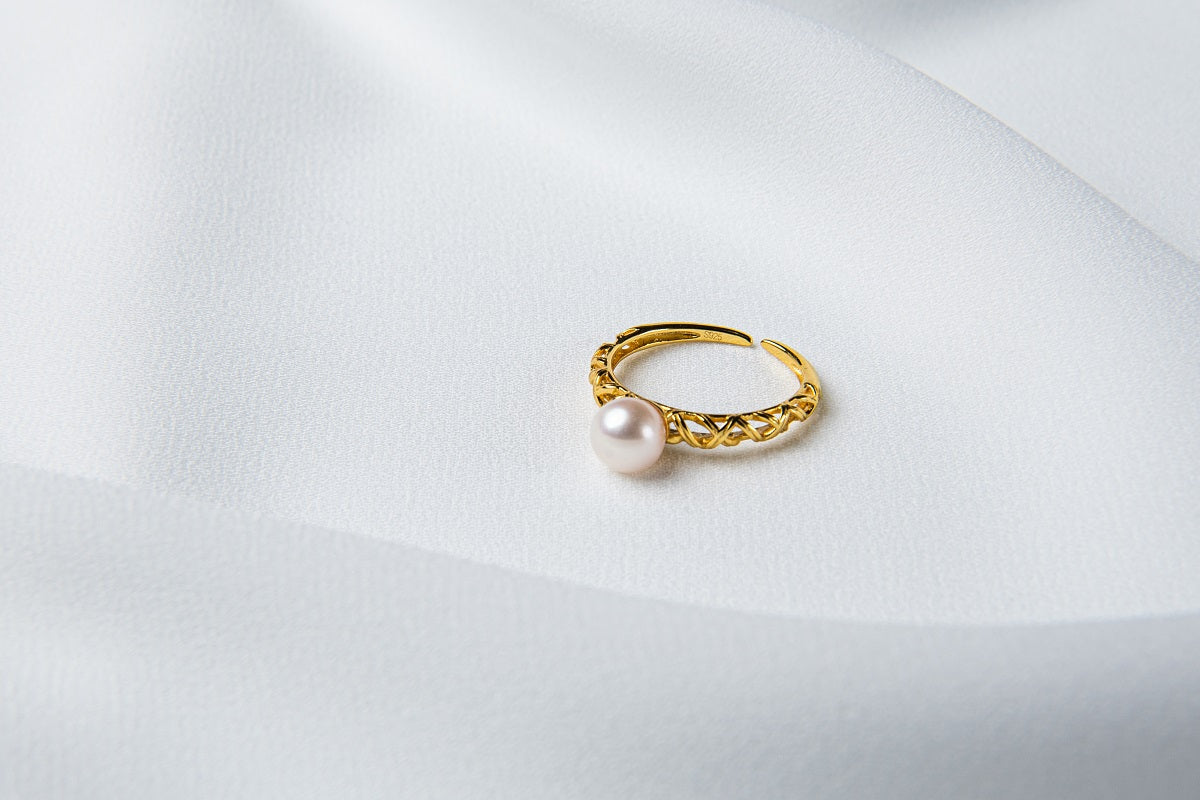 The Slim Band Pearl Ring