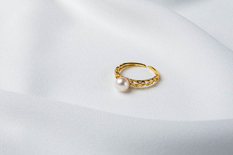 The Slim Band Pearl Ring