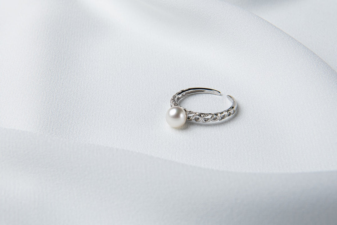 The Slim Band Pearl Ring
