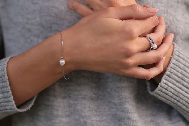 The One Dot Pearl Bracelet gaiafinejewels