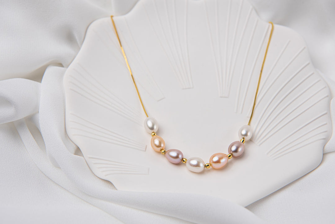 The Seven Pearl Necklace Not specified