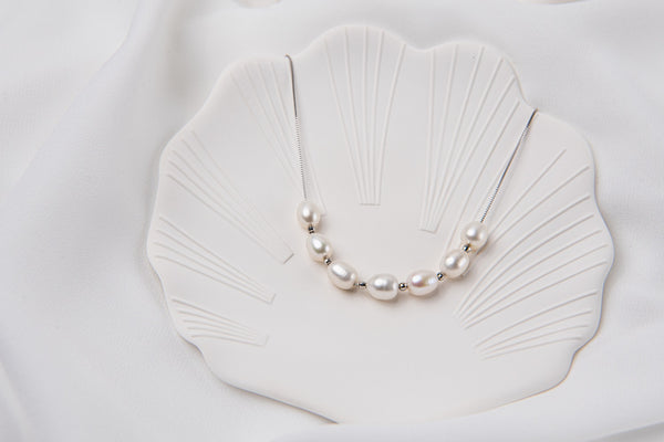 The Seven Pearl Necklace Not specified